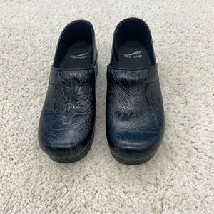 Dansko Women’s Embossed Clogs Mules Black Size 38